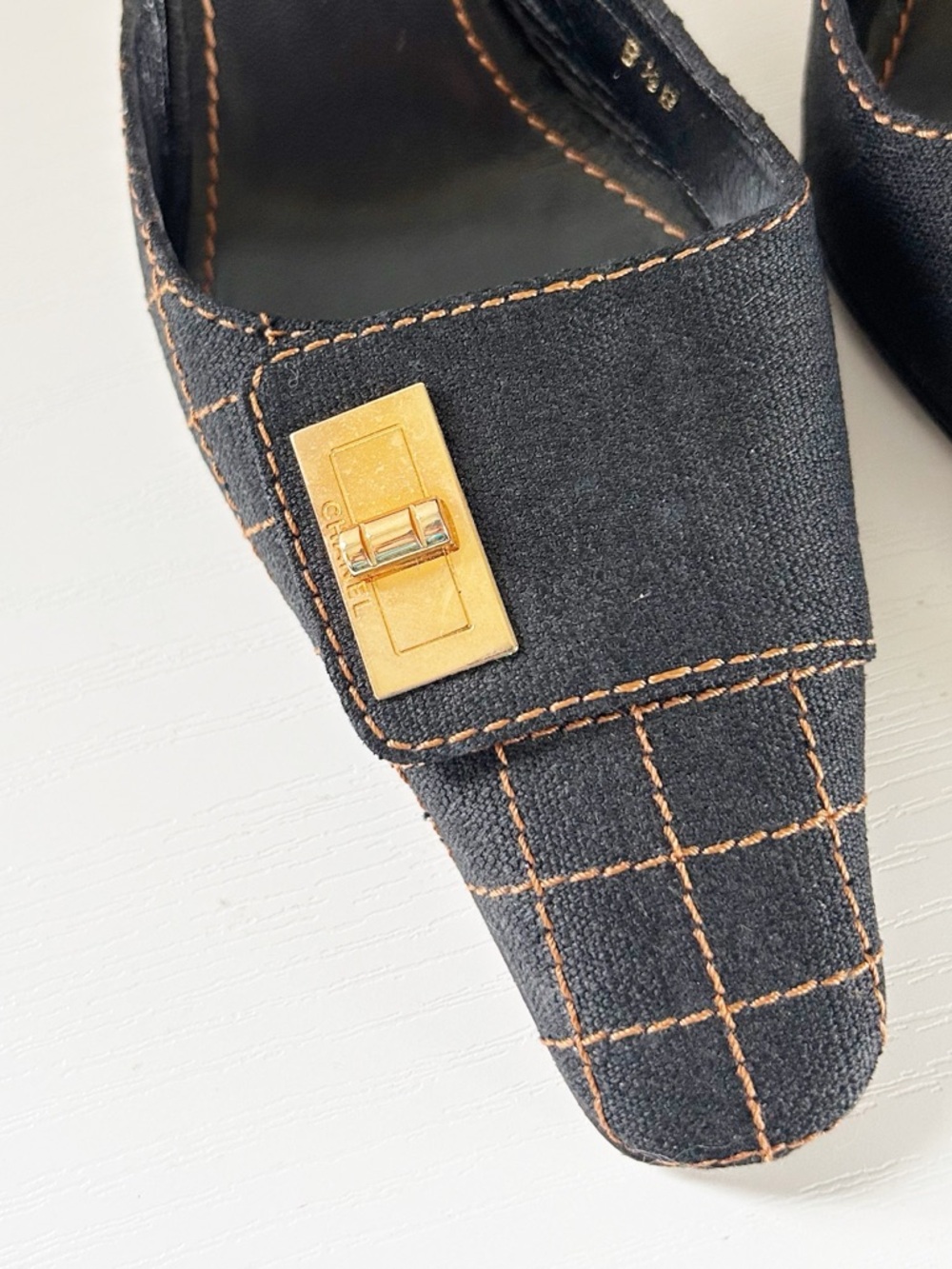 Chanel Vintage Dark Denim Turnlock Quilted Mule Heels Size EU 38.5 - Picture 7 of 13